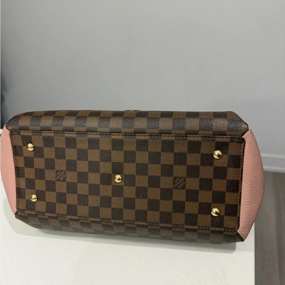 Elegant Brown and Pink Checkered Handbag - Picture 3 of 10